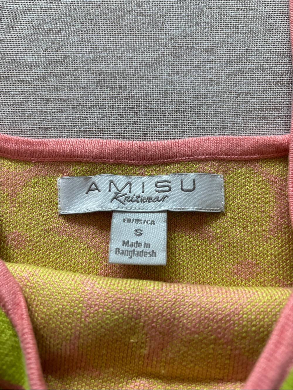 Amisu Knitwear pink & green flower power crop top. - Picture 8 of 8